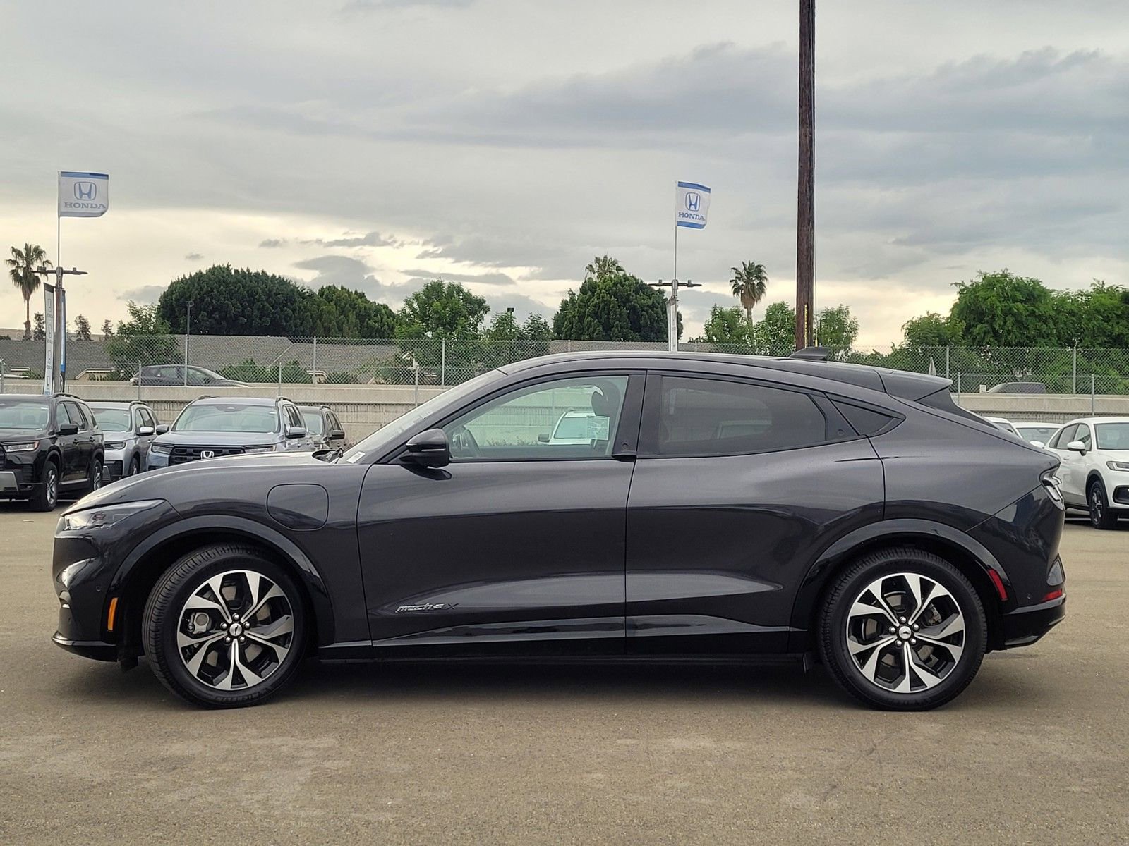 Used 2022 Ford Mustang Mach-E Premium image 8