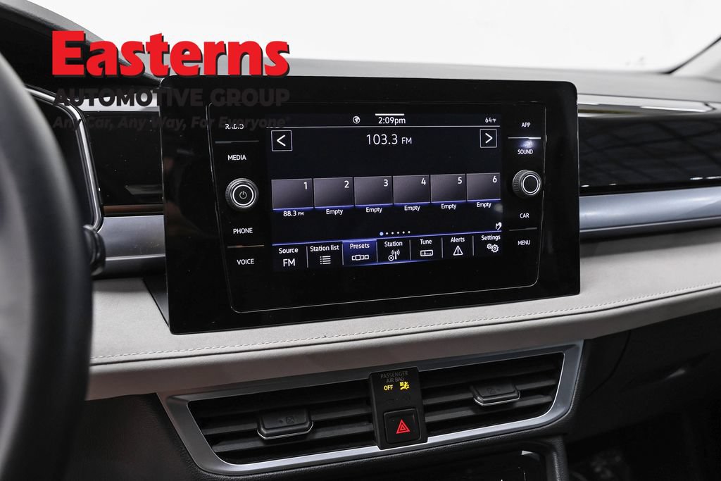 Used 2025 Volkswagen Taos SE FWD image 19