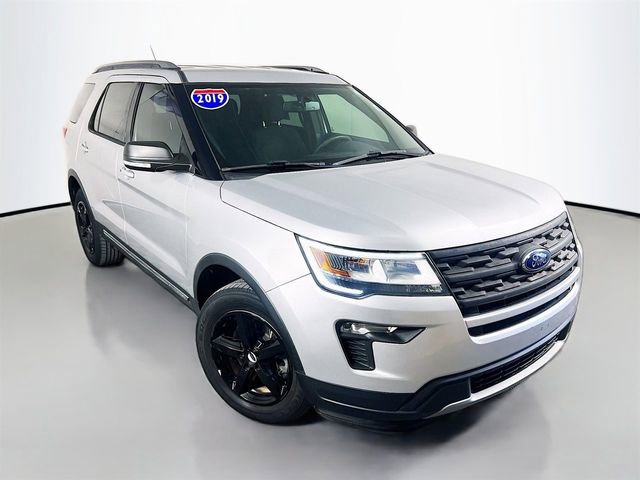 Used 2019 Ford Explorer XLT w/ Equipment Group 201A FWD image 2
