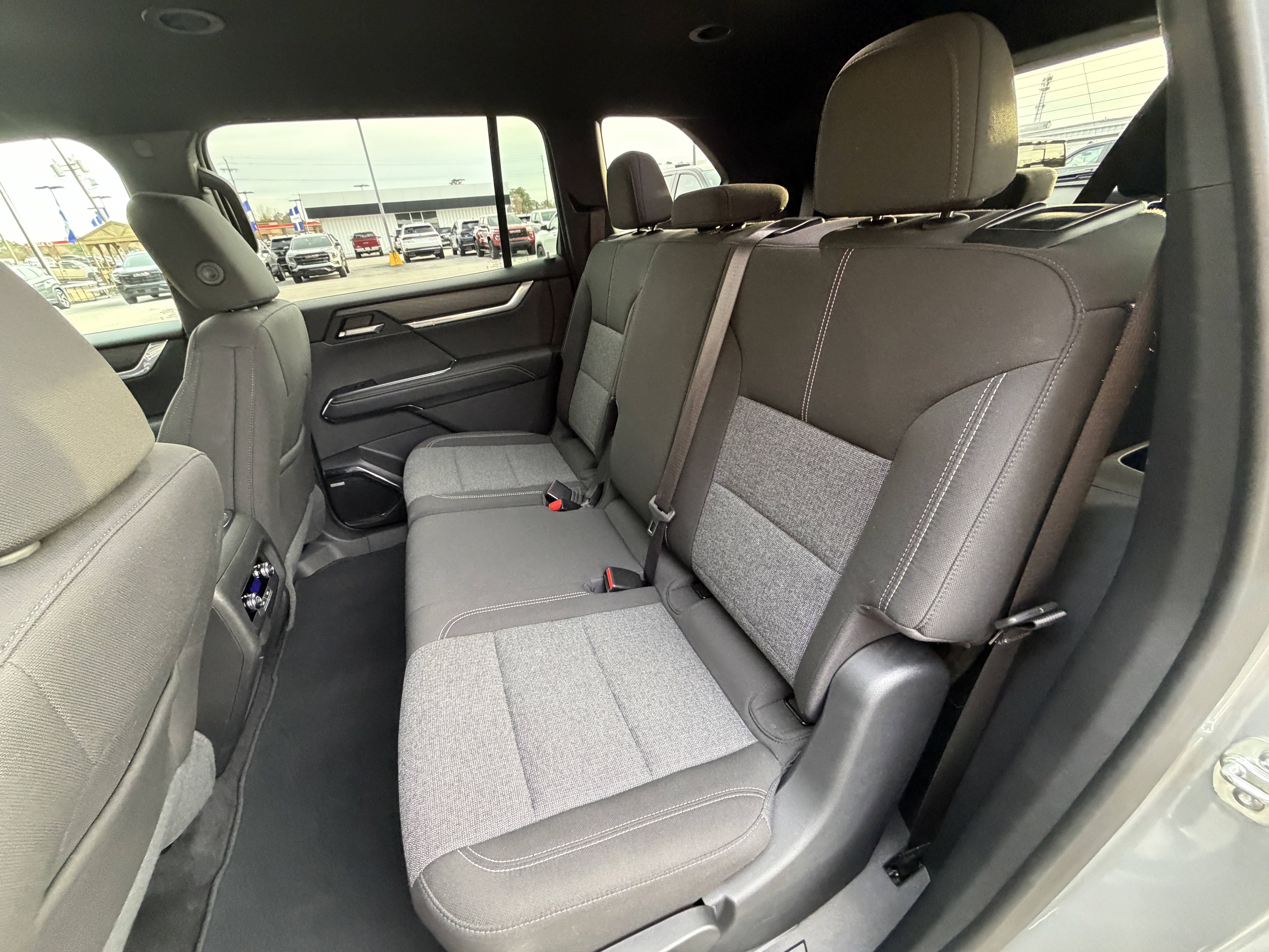 Used 2025 GMC Acadia Elevation image 16