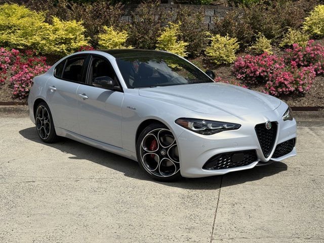 New 2025 Alfa Romeo Giulia w/ Veloce Package Rwd