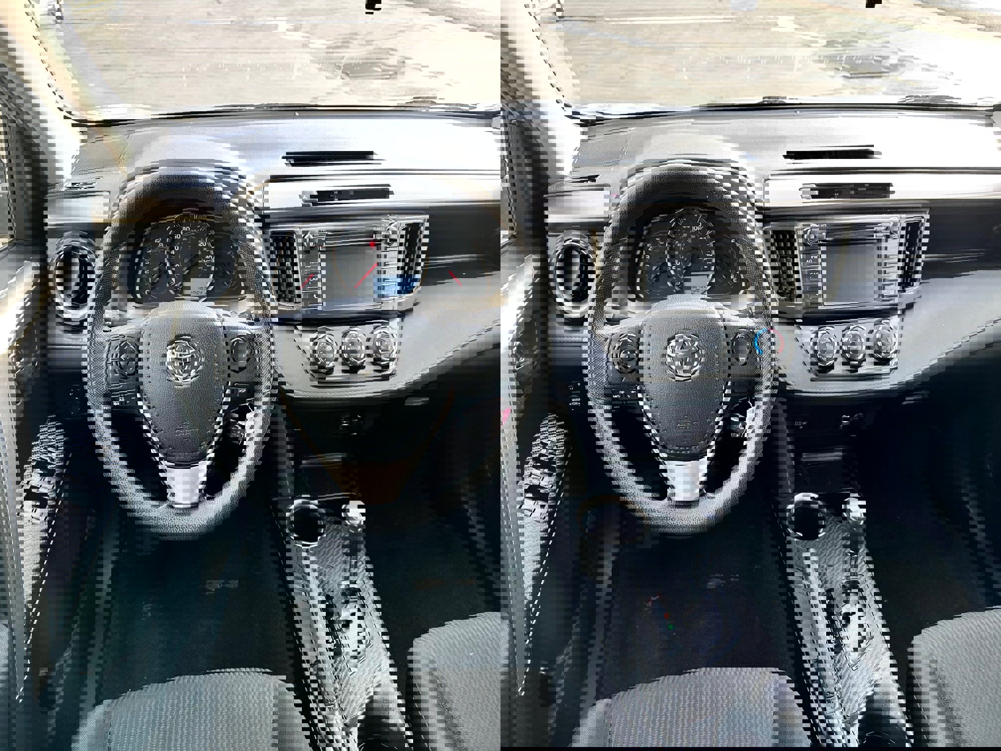 Used 2015 Toyota RAV4 LE image 7