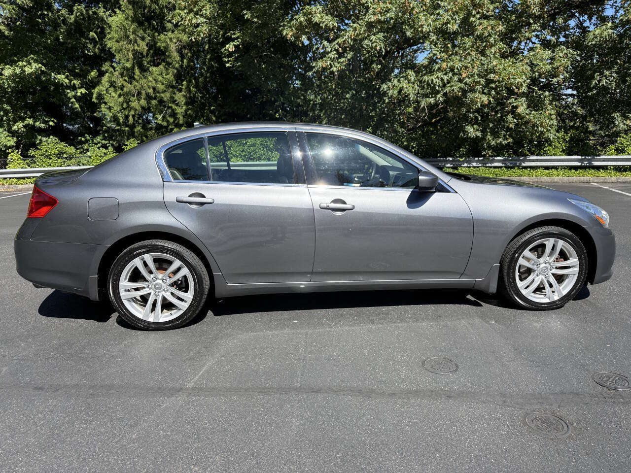 Used 2013 INFINITI G37 x Sedan w/ Premium Pkg AWD/4WD image 6