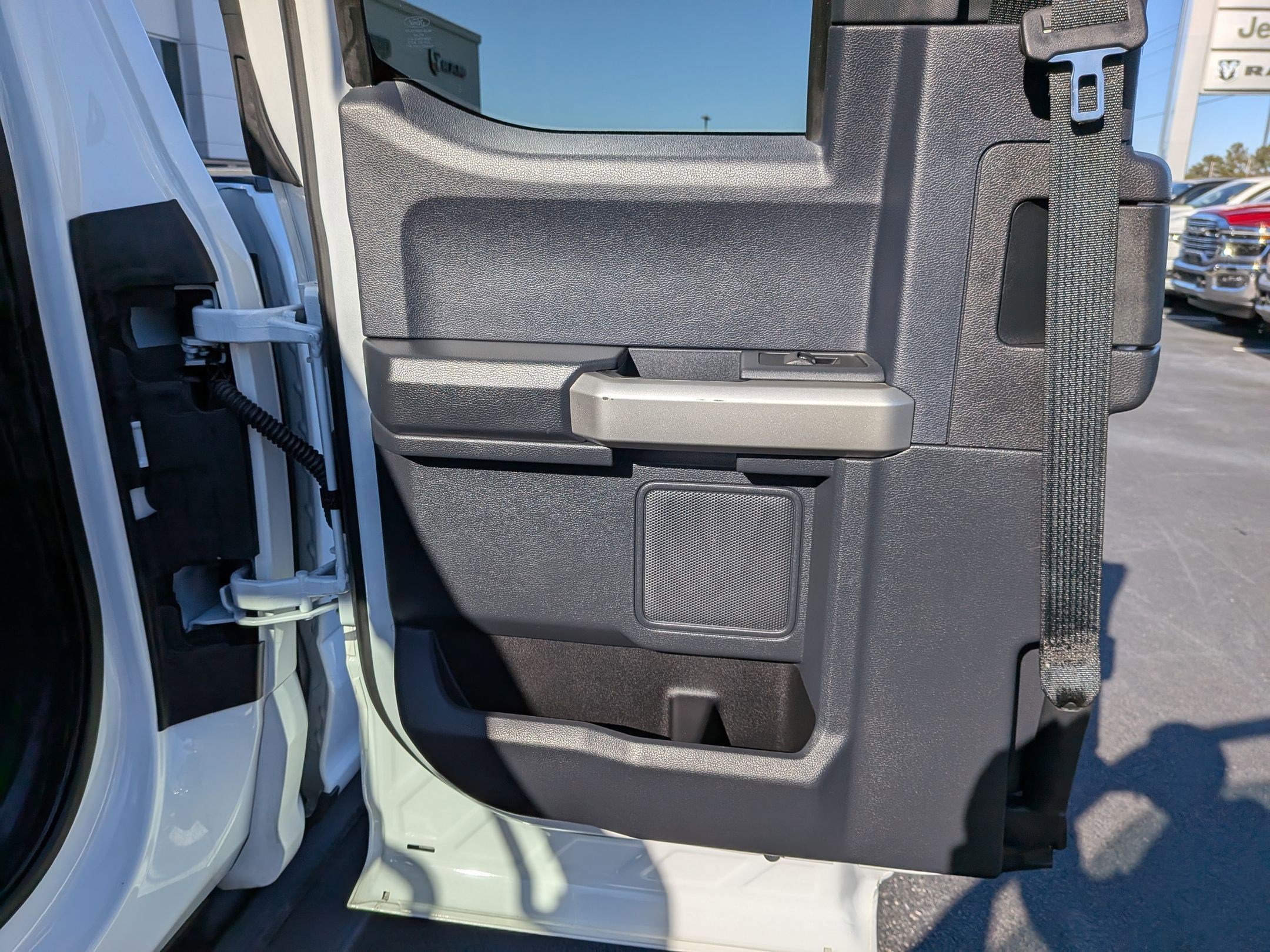 Used 2022 Ford F350 Lariat w/ Chrome Package image 29