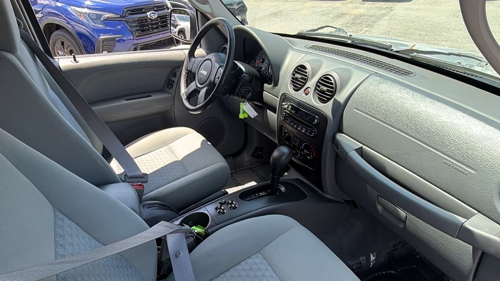 Used 2006 Jeep Liberty Sport RWD image 17