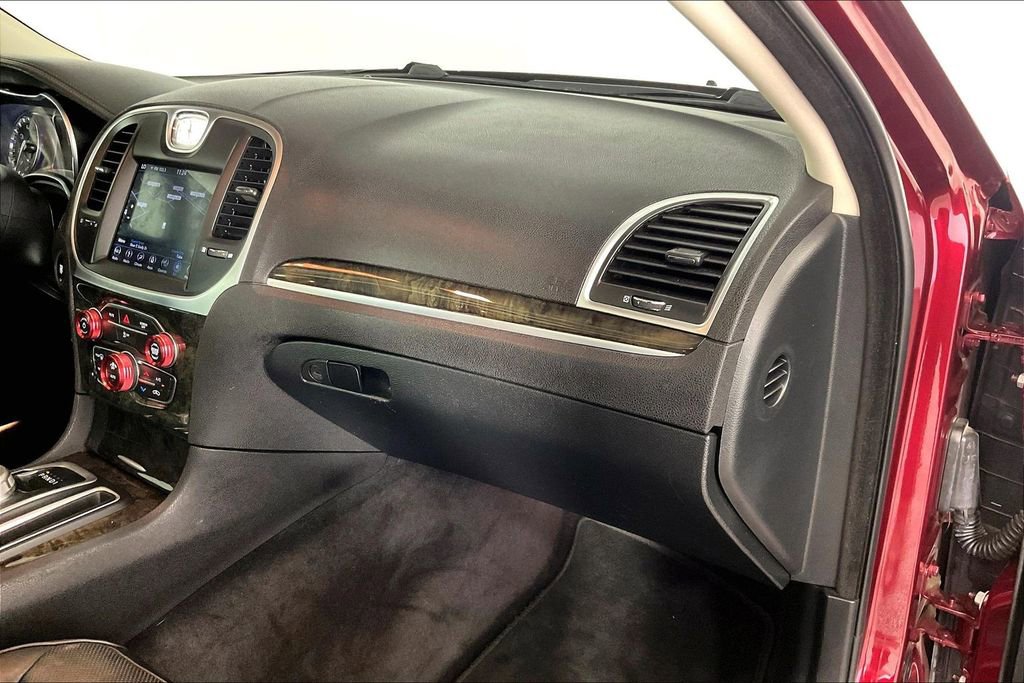 Used 2018 Chrysler 300 Limited AWD/4WD image 21