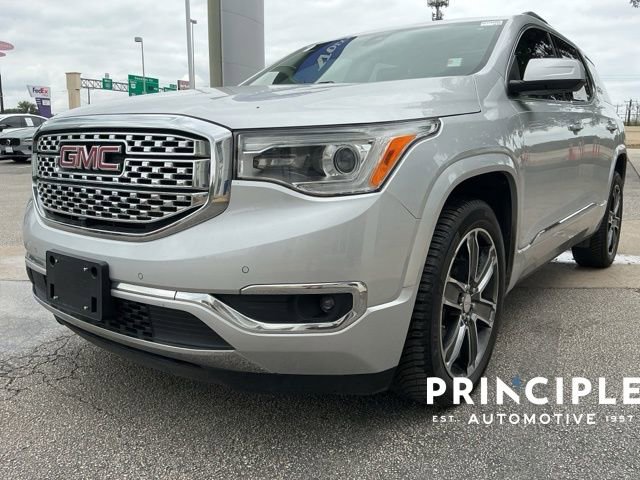 Used 2017 GMC Acadia Denali w/ Technology Package AWD/4WD image 4