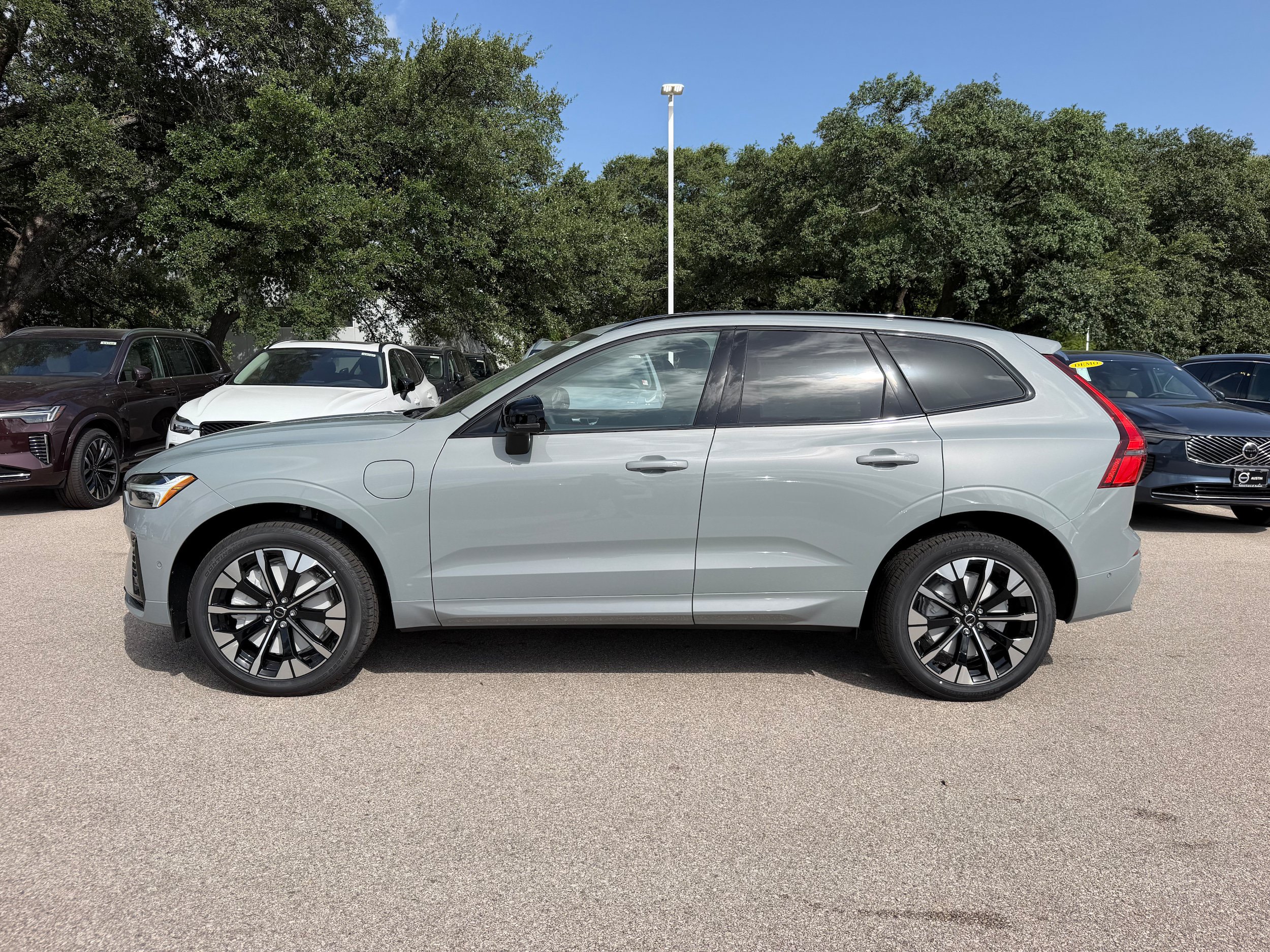 New 2026 Volvo XC60 T8 Plus AWD/4WD image 3