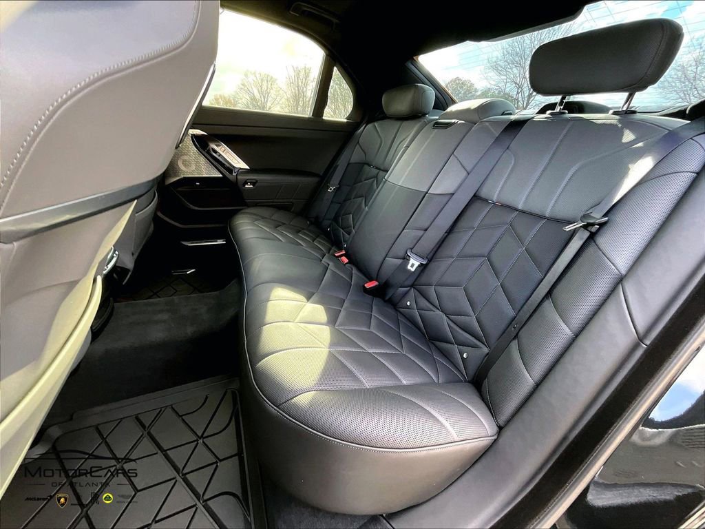 Used 2023 BMW 760i xDrive w/ Executive Package image 23