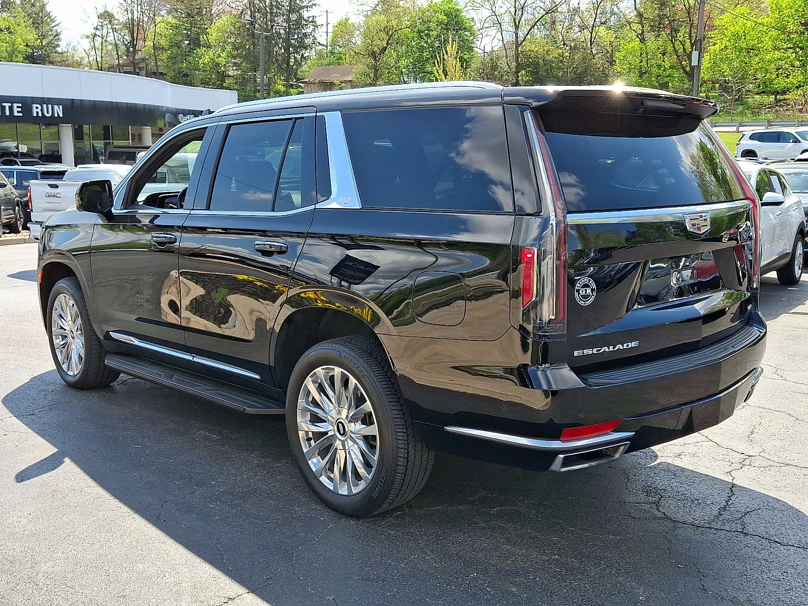 Used 2023 Cadillac Escalade Premium Luxury AWD/4WD image 4