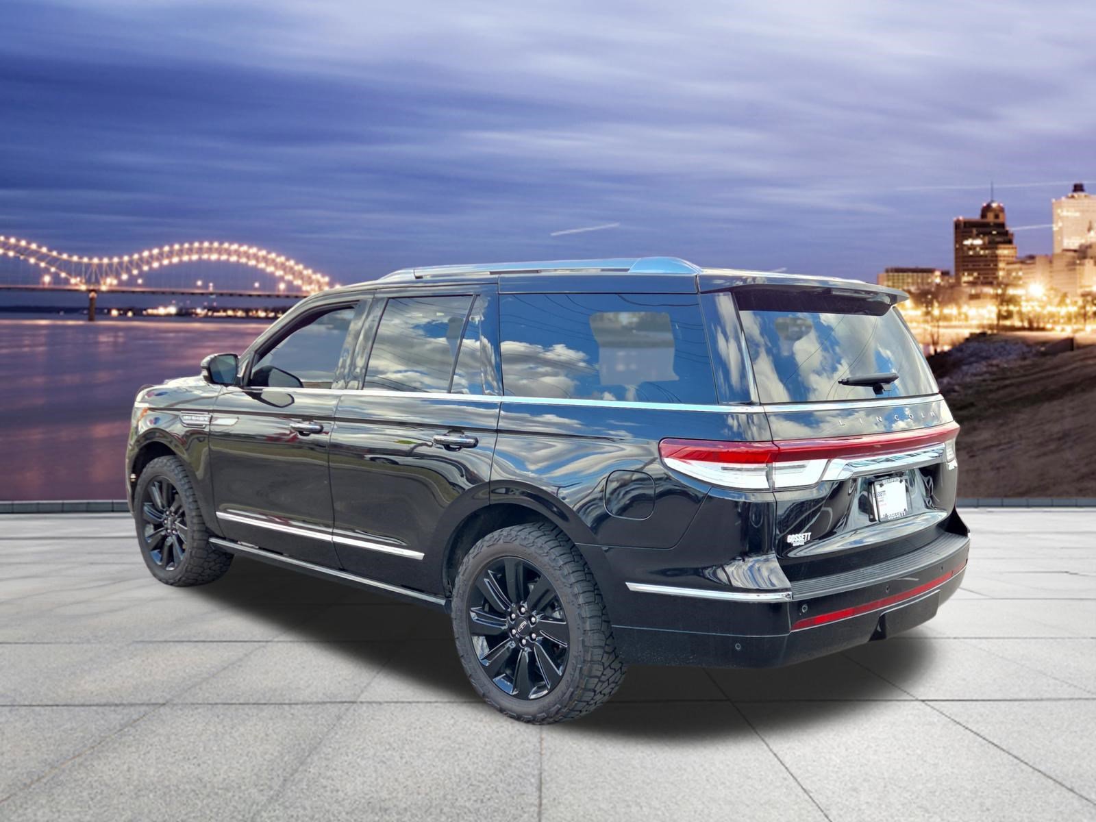 Used 2024 Lincoln Navigator Reserve image 3