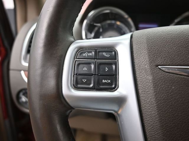Used 2014 Chrysler Town & Country Touring-L w/ Driver Convenience Group image 31