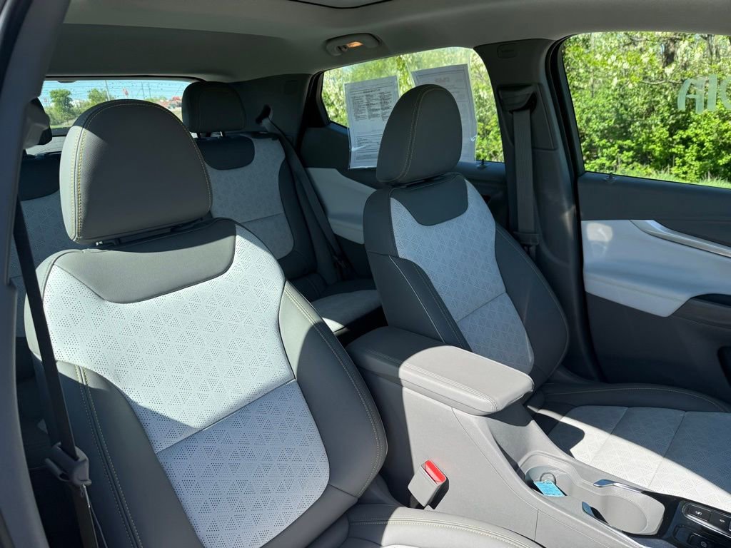 Used 2023 Chevrolet Bolt EUV Premier w/ Sun & Sound Package image 22