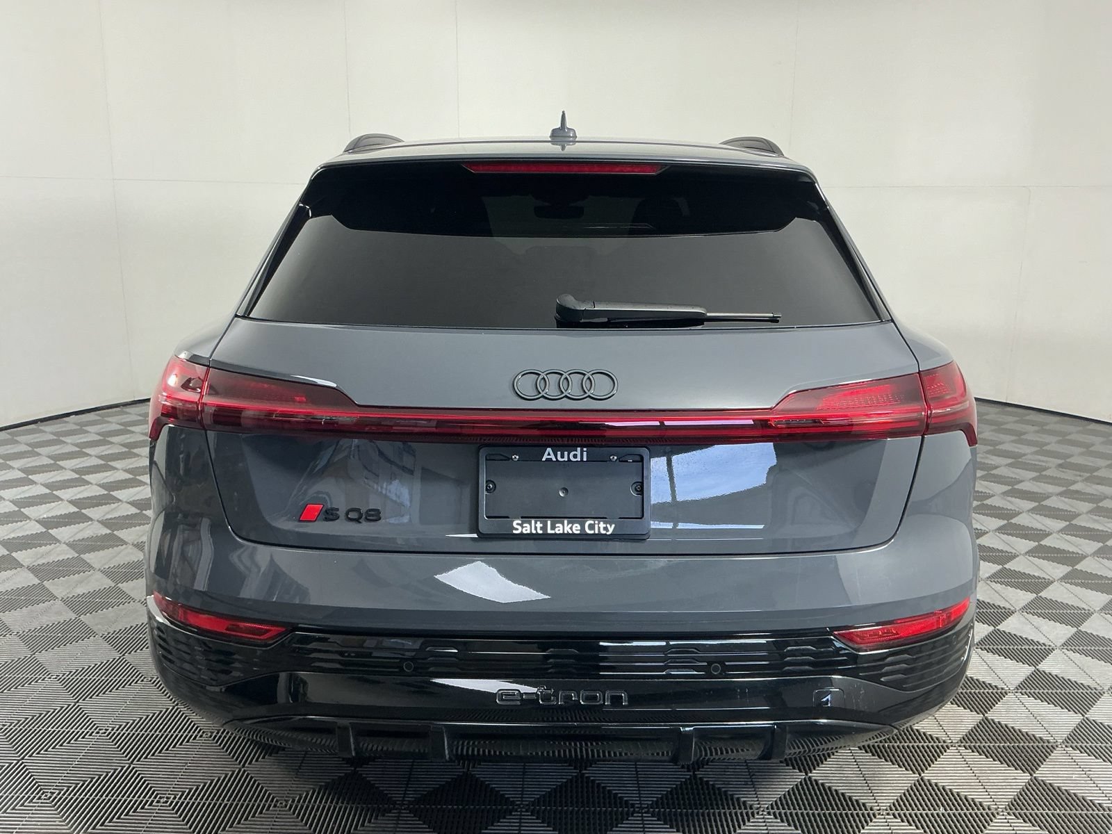 Used 2024 Audi SQ8 e-tron Premium Plus w/ Black Optic Package AWD/4WD image 7