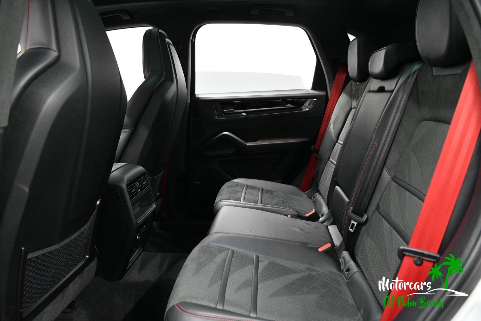Used 2025 Porsche Cayenne GTS AWD/4WD image 59