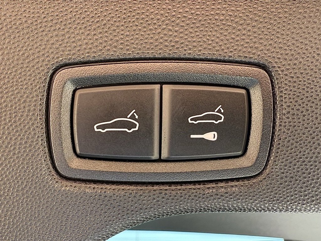 New 2024 Porsche Macan 4 Electric image 23