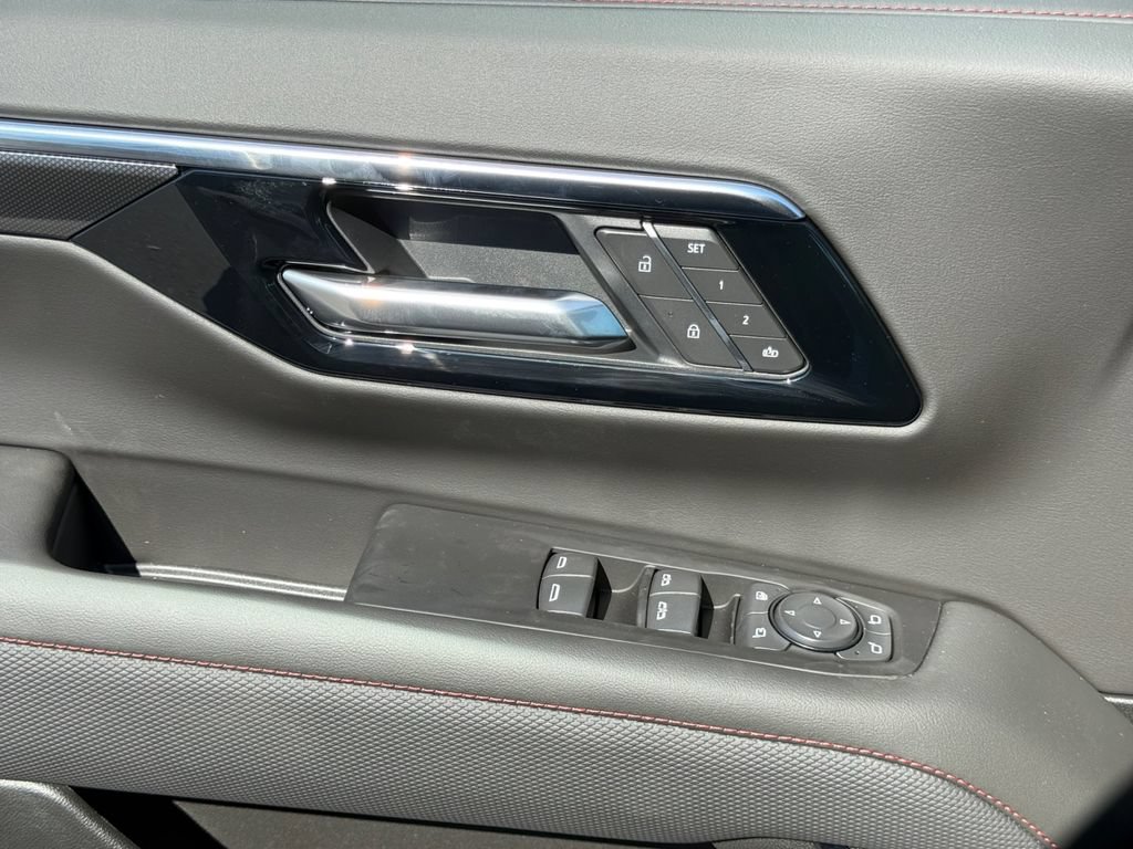 New 2026 Chevrolet Suburban RST w/ RST Capability Package AWD/4WD image 11