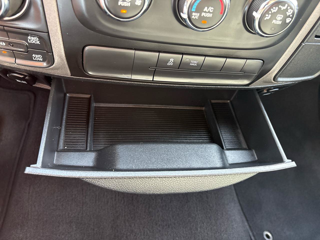 Used 2018 RAM 1500 Express AWD/4WD image 31