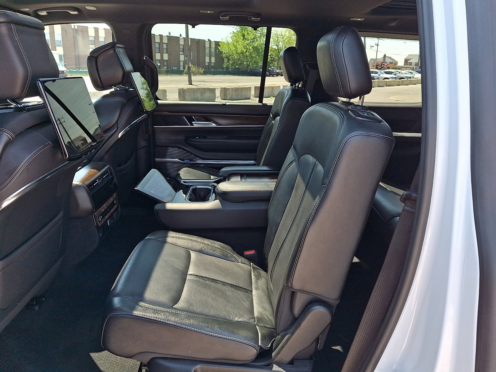 Used 2022 Jeep Grand Wagoneer Series I w/ Rear Seat Video Group 1 AWD/4WD image 11