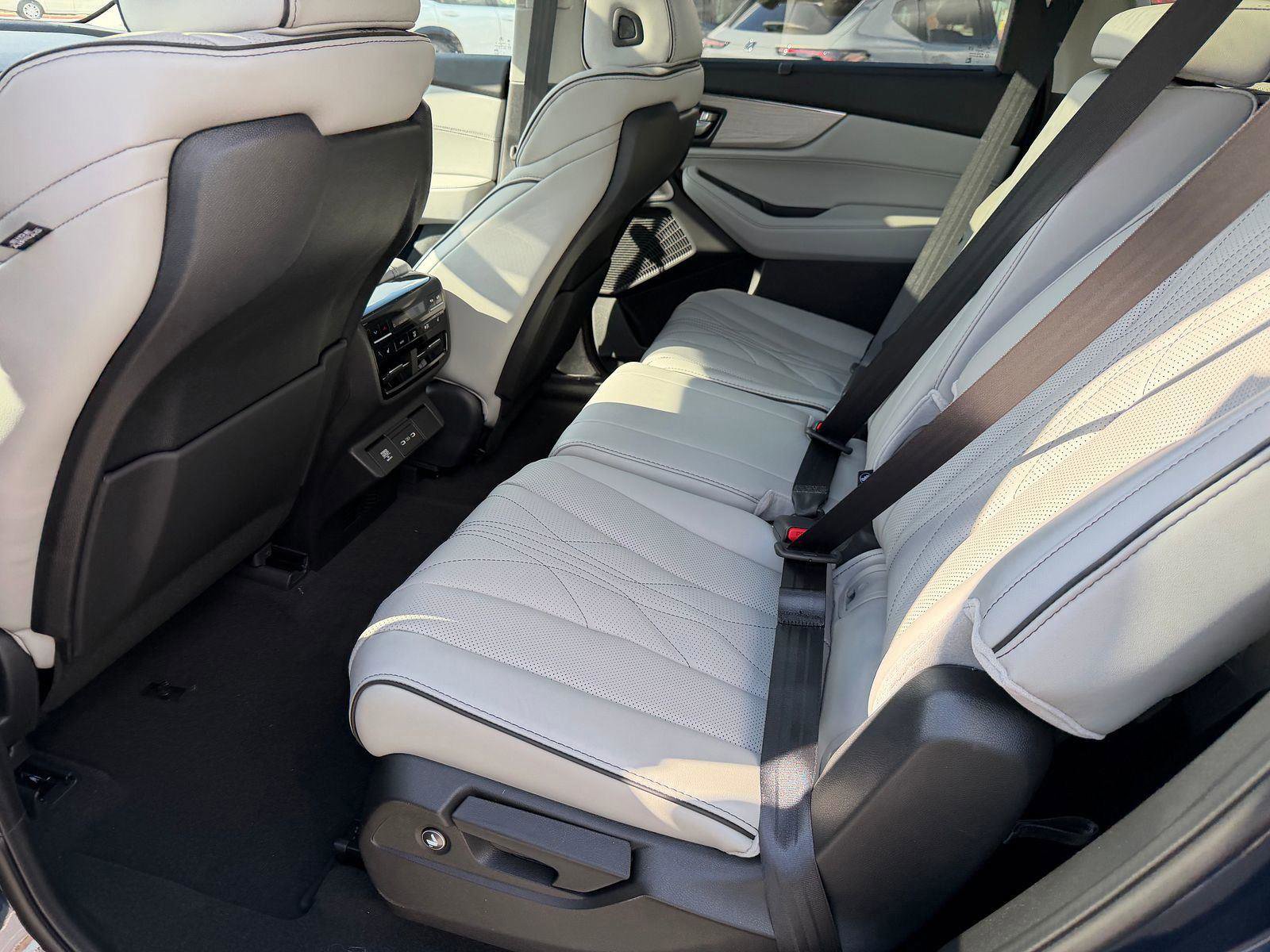 New 2026 Acura MDX SH-AWD w/ Advance Package image 3