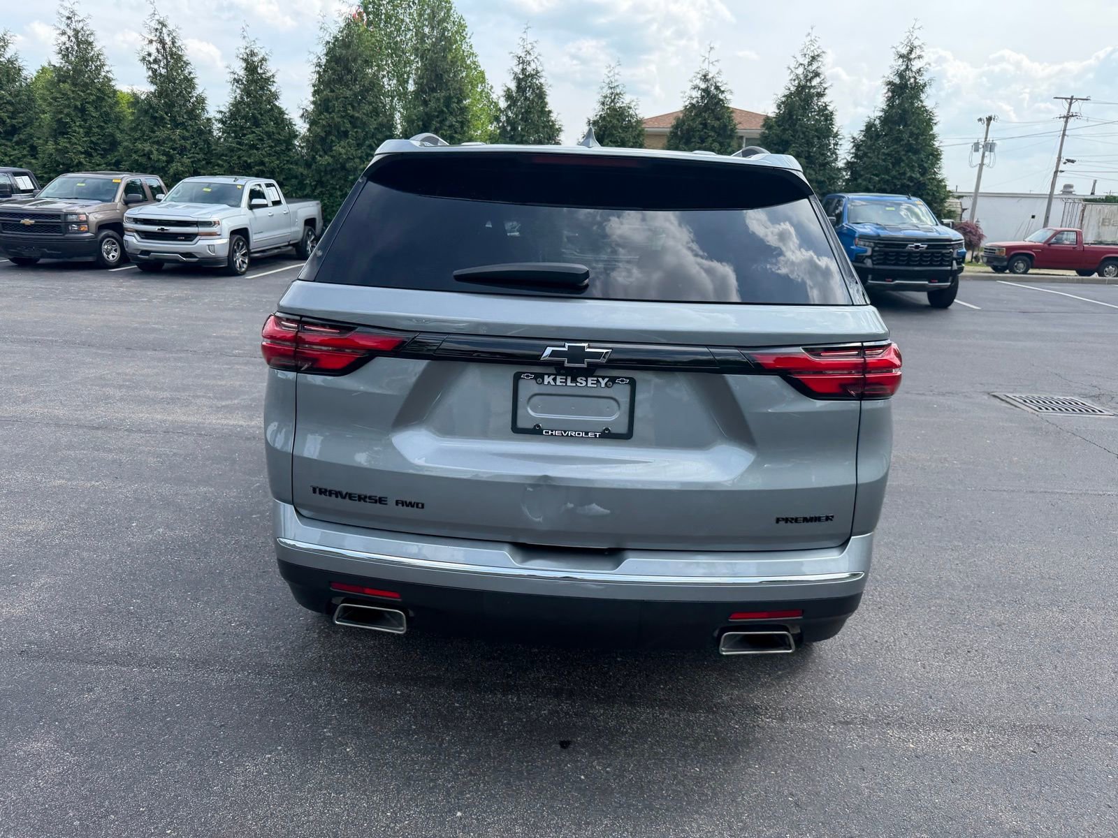 Used 2023 Chevrolet Traverse Premier w/ LPO, Floor Liner Package AWD/4WD image 6