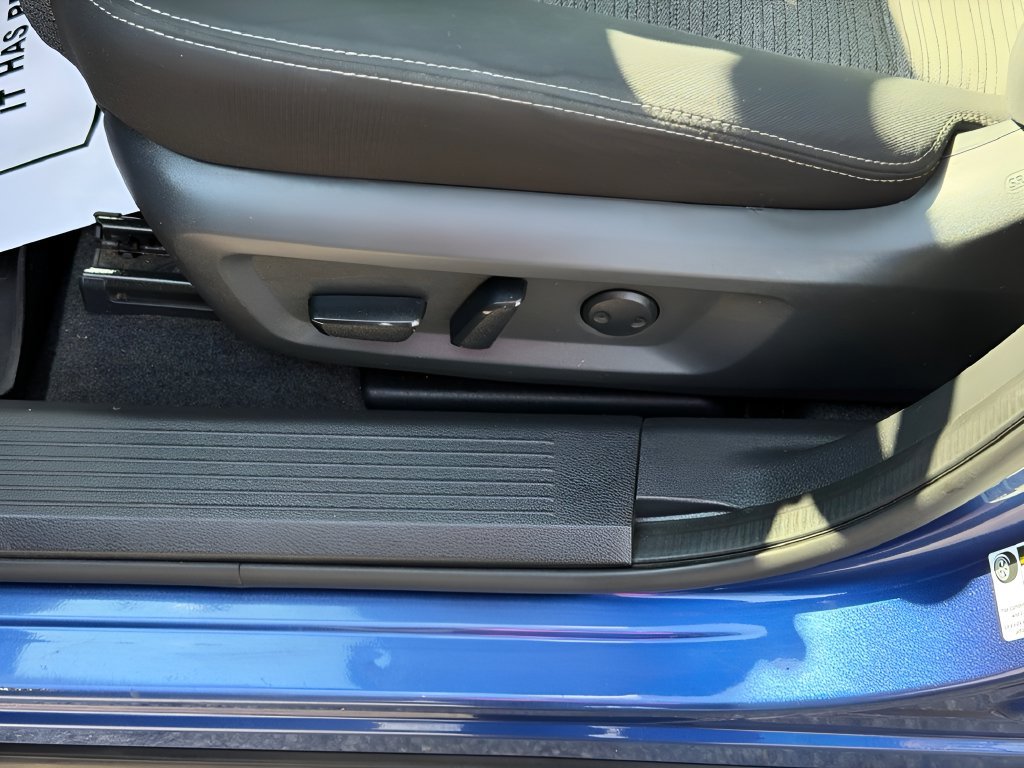 Used 2022 Nissan Rogue SV AWD/4WD image 19