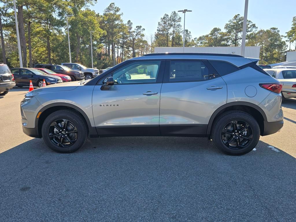 New 2026 Chevrolet Blazer LT w/ Midnight/Sport Edition FWD image 2