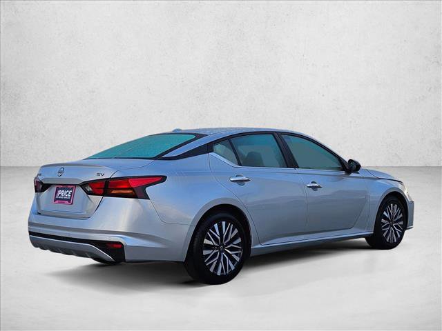 Used 2024 Nissan Altima 2.5 SV FWD image 5