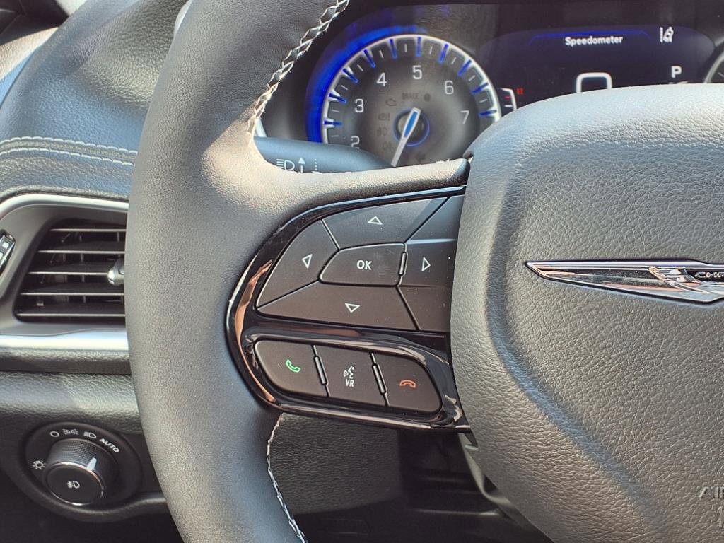 New 2025 Chrysler Pacifica Limited w/ Trailer Tow Group image 18