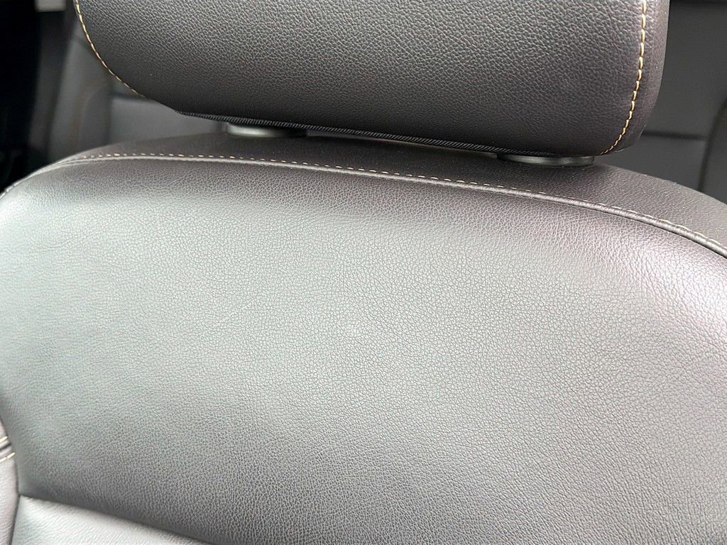 Used 2021 Chevrolet Traverse RS image 23