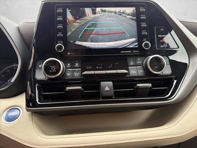 Used 2020 Toyota Highlander XLE AWD/4WD image 20