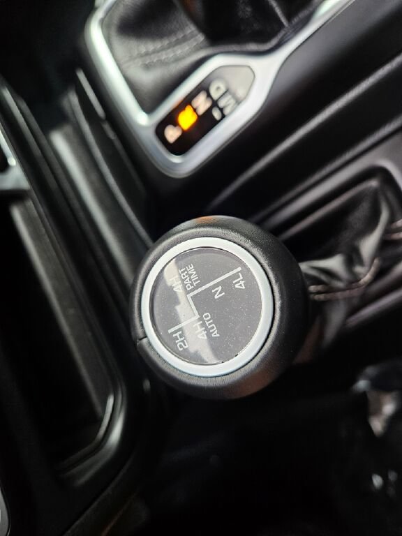 Used 2023 Jeep Wrangler Unlimited Sahara w/ Cold Weather Group AWD/4WD image 27