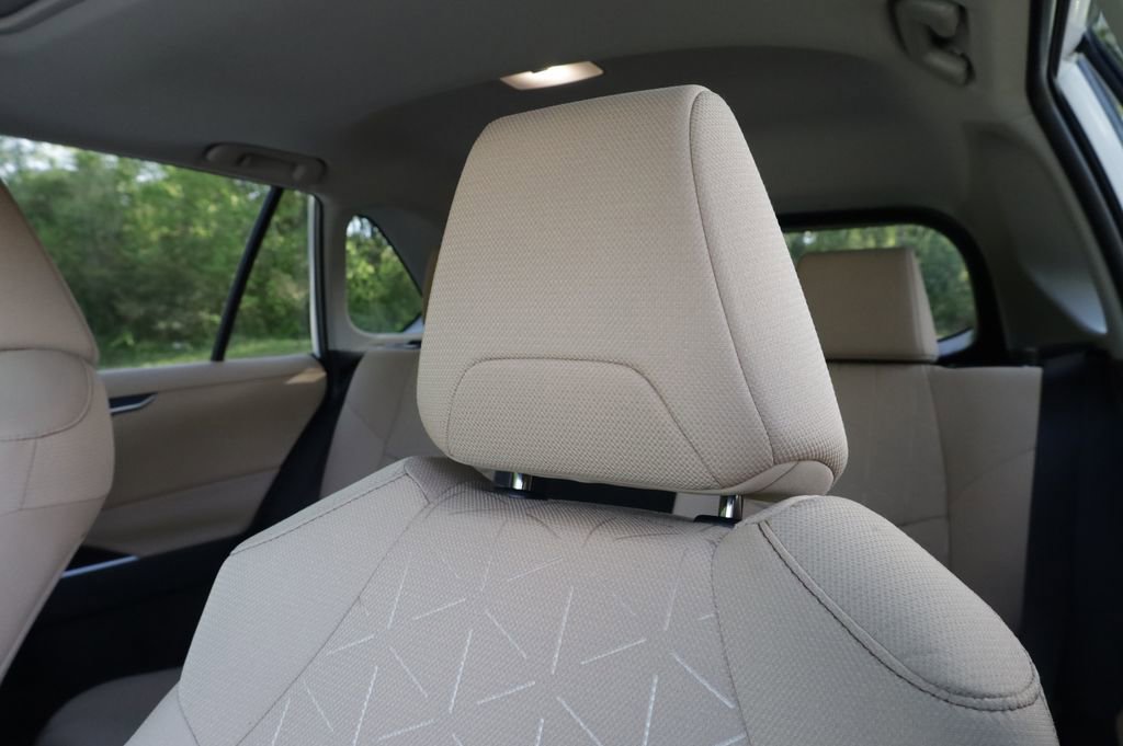 Used 2025 Toyota RAV4 XLE w/ Convenience Package image 21