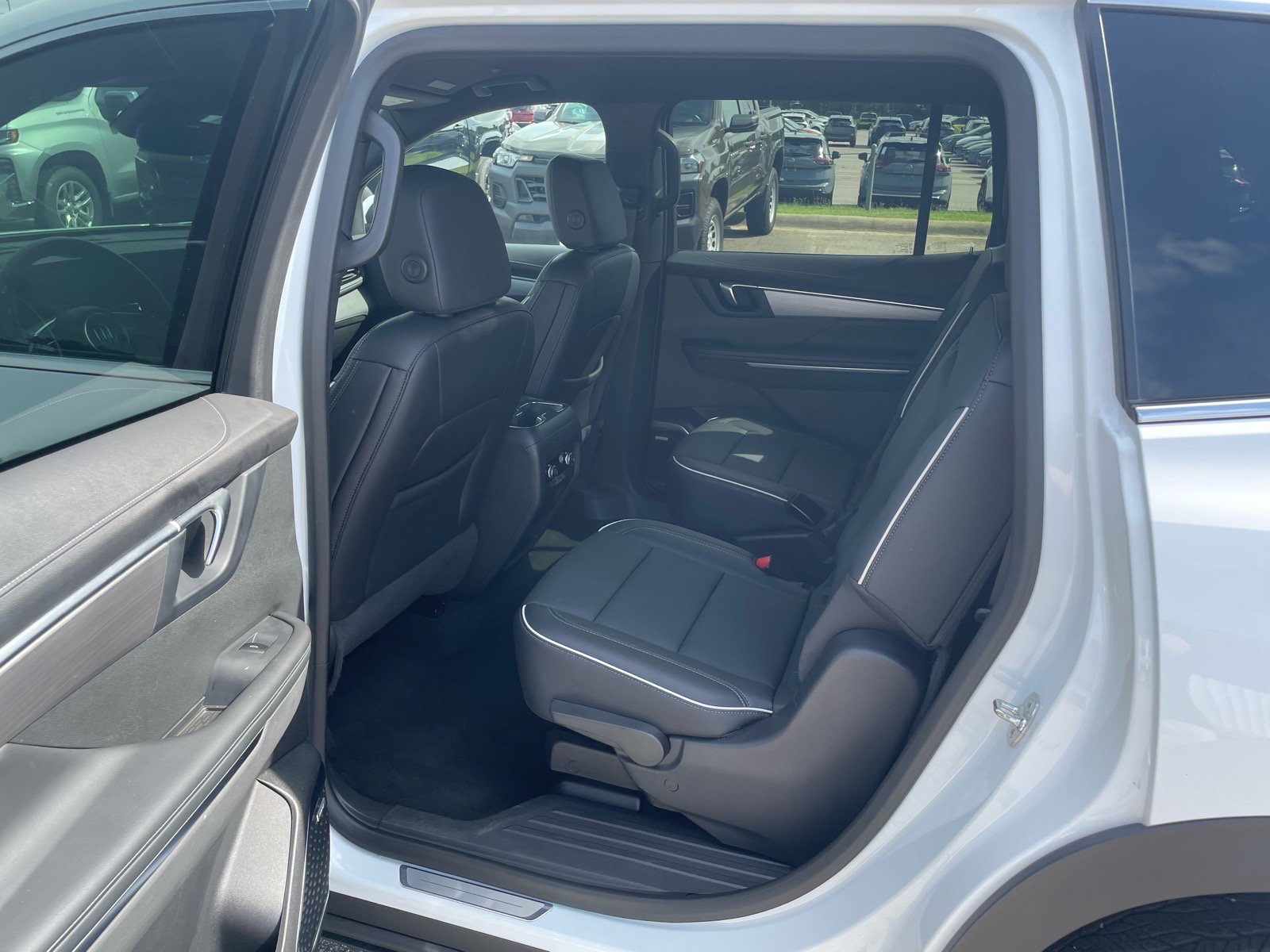 Used 2025 Buick Enclave Preferred FWD image 5