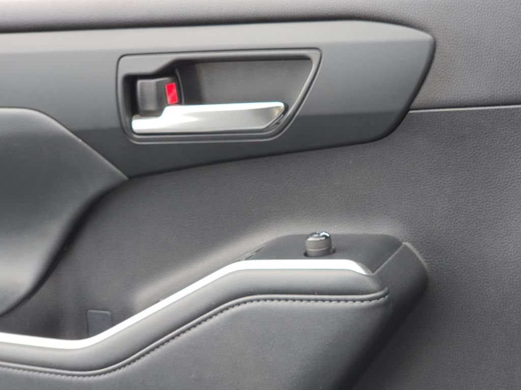 Used 2022 Toyota Highlander XLE FWD image 38