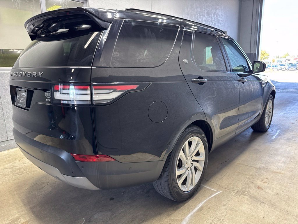Used 2019 Land Rover Discovery SE AWD/4WD image 3