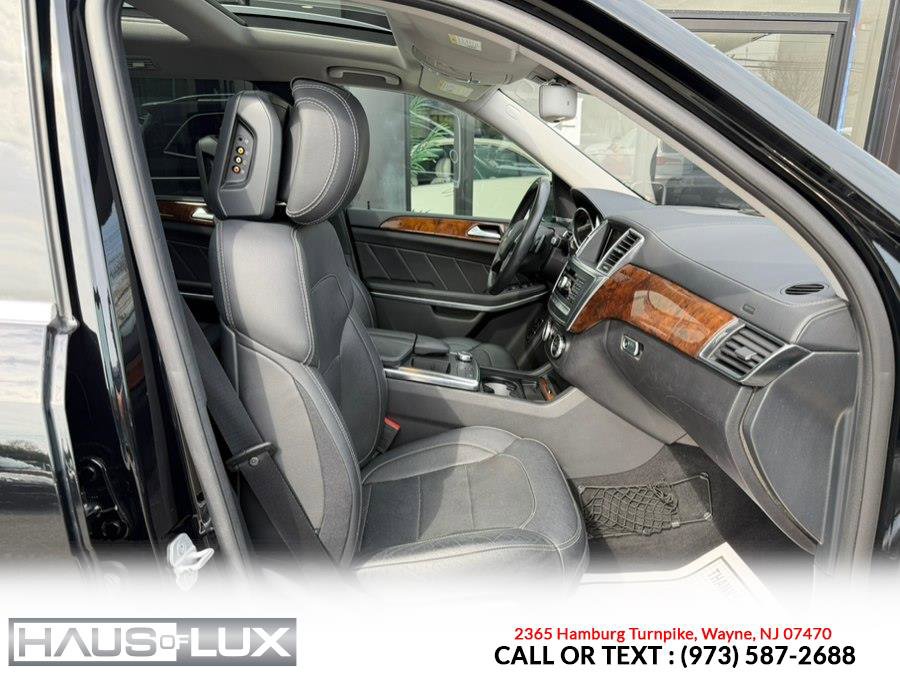 Used 2014 Mercedes-Benz GL 550 4MATIC w/ Driver Assistance Package image 10
