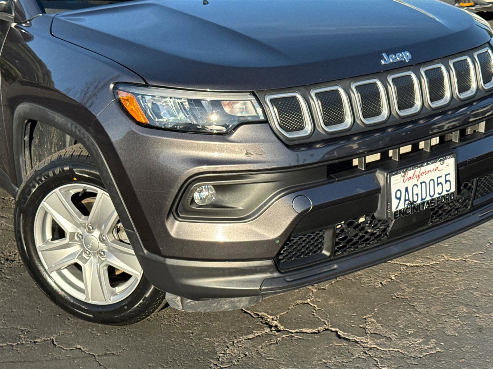 Used 2022 Jeep Compass Latitude image 3