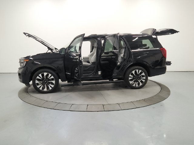 Used 2025 Ford Expedition Platinum w/ Driver's Package AWD/4WD image 13