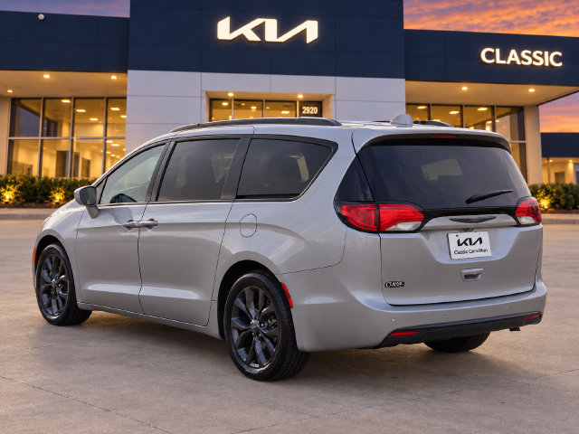 Used 2020 Chrysler Pacifica Touring-L w/ S Appearance Package FWD image 4