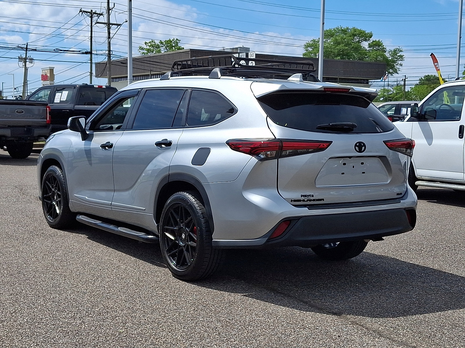 Used 2023 Toyota Highlander XLE FWD image 7