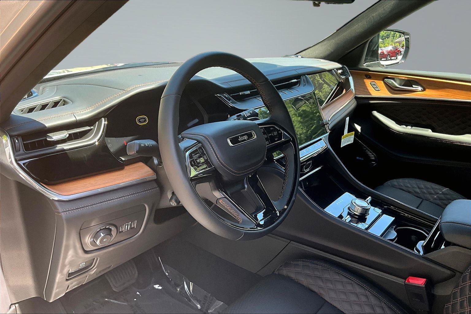 New 2026 Jeep Grand Cherokee Summit w/ Obsidian Package AWD/4WD image 7