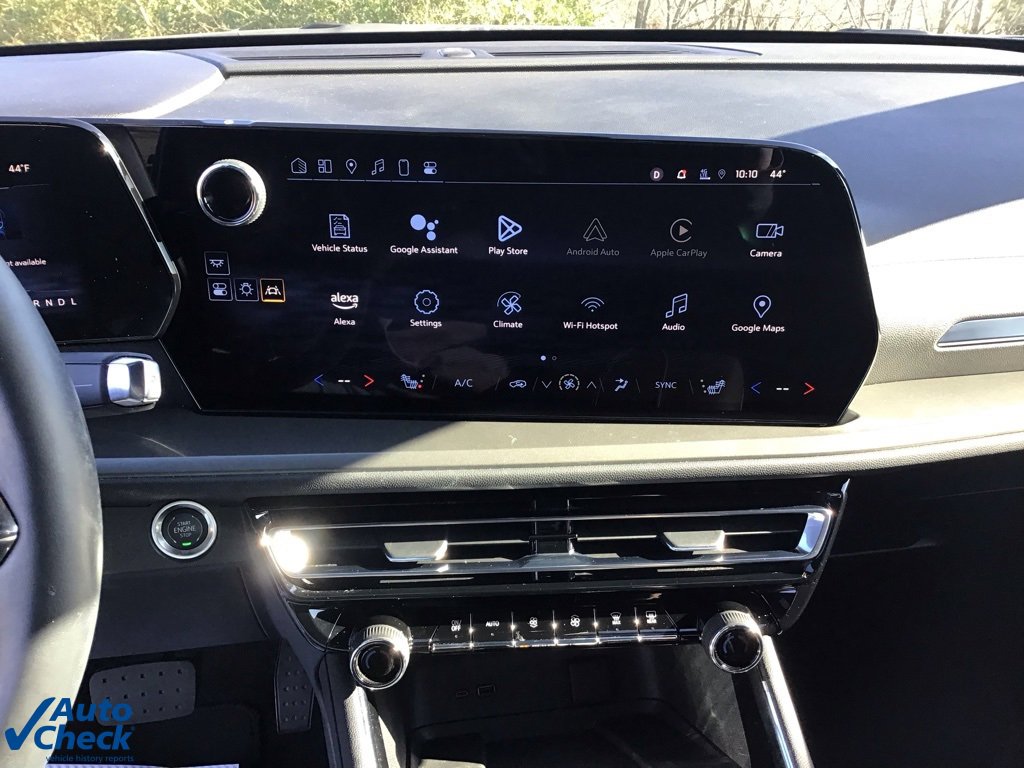 Used 2024 Chevrolet Traverse LT image 39