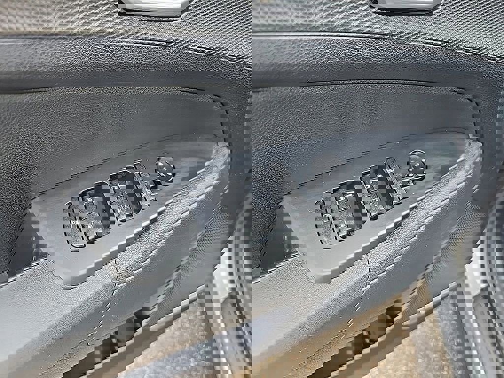 Used 2023 Kia Sportage LX image 11