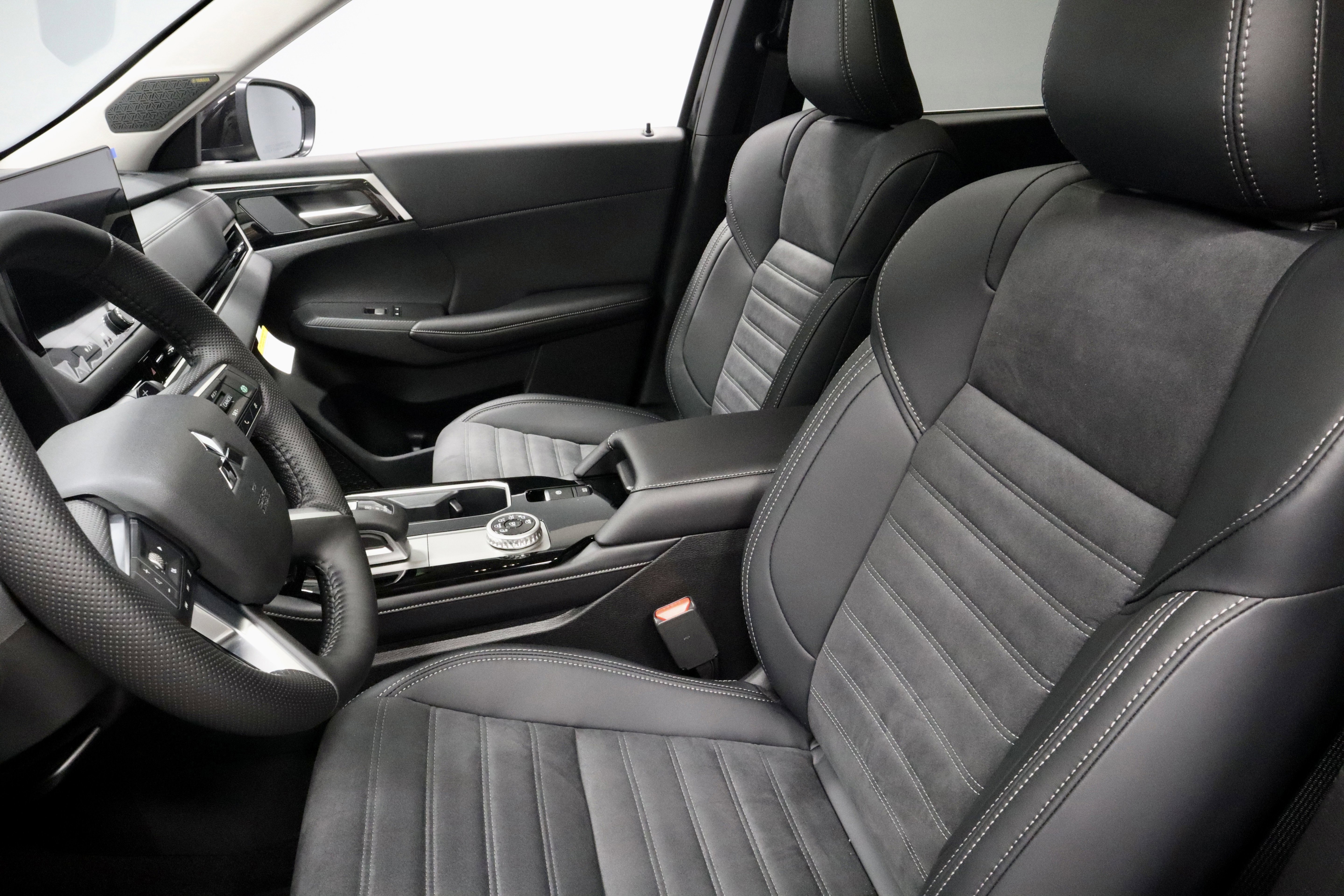 New 2026 Mitsubishi Outlander SE image 16