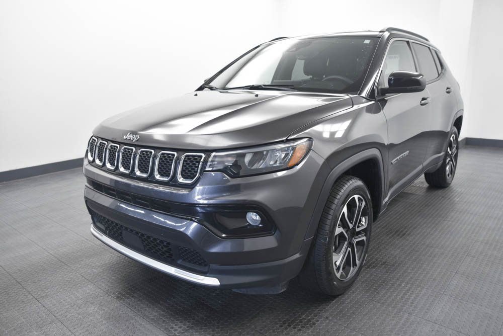 Used 2024 Jeep Compass Limited image 3