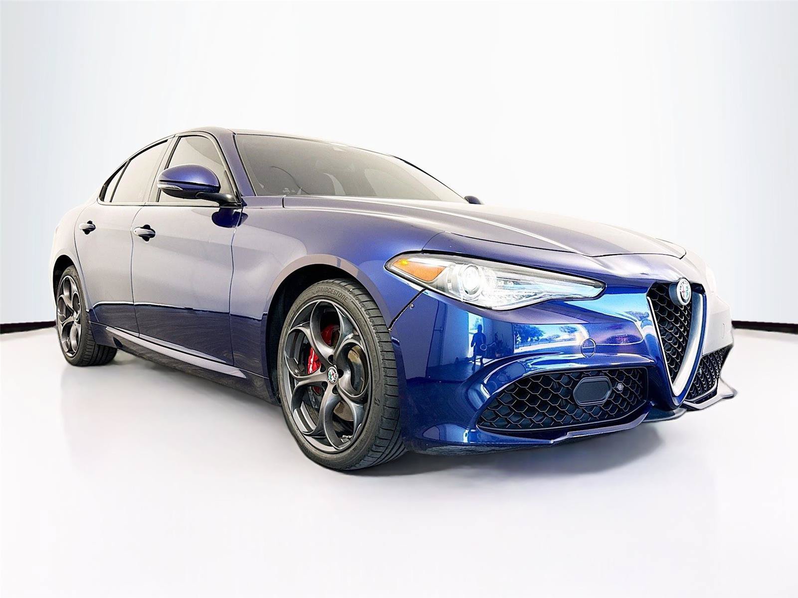 Used 2017 Alfa Romeo Giulia Ti w/ TI 19" Sport Package AWD/4WD image 18