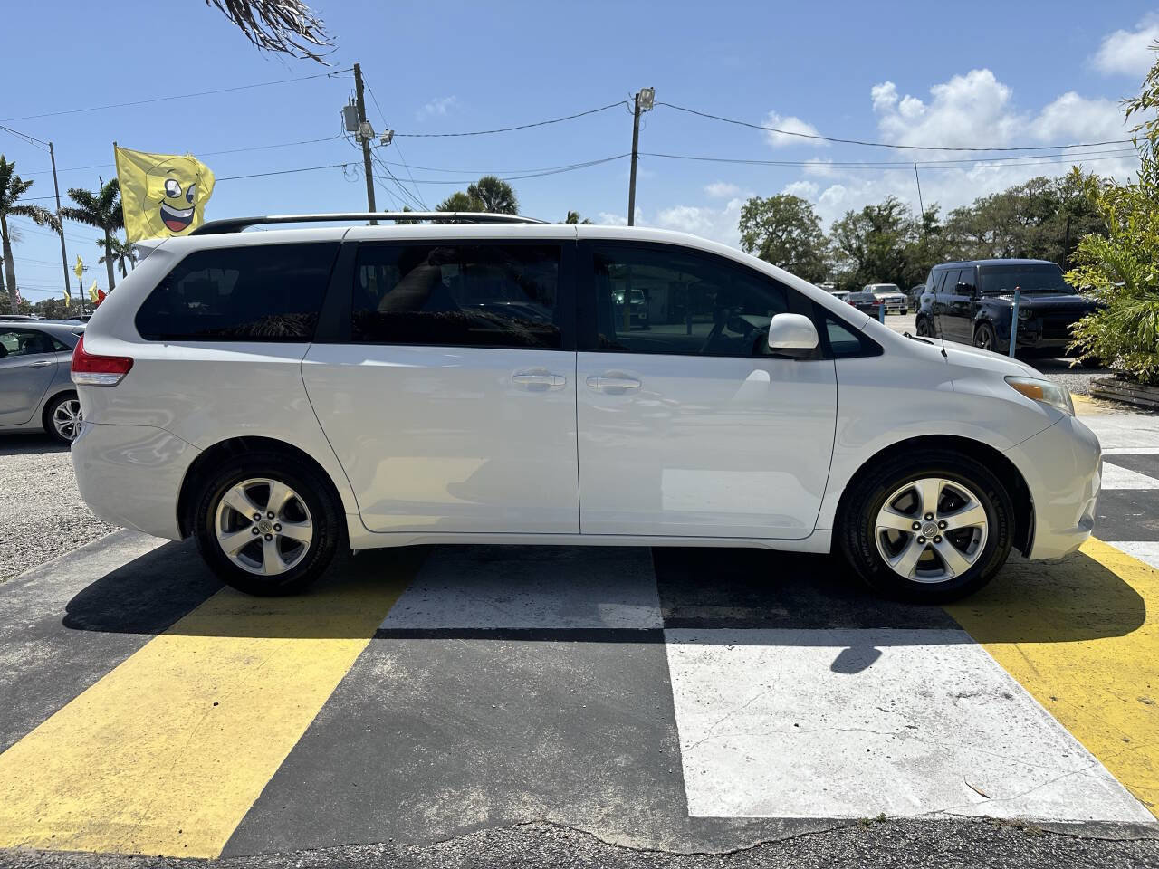 Used 2011 Toyota Sienna LE image 4