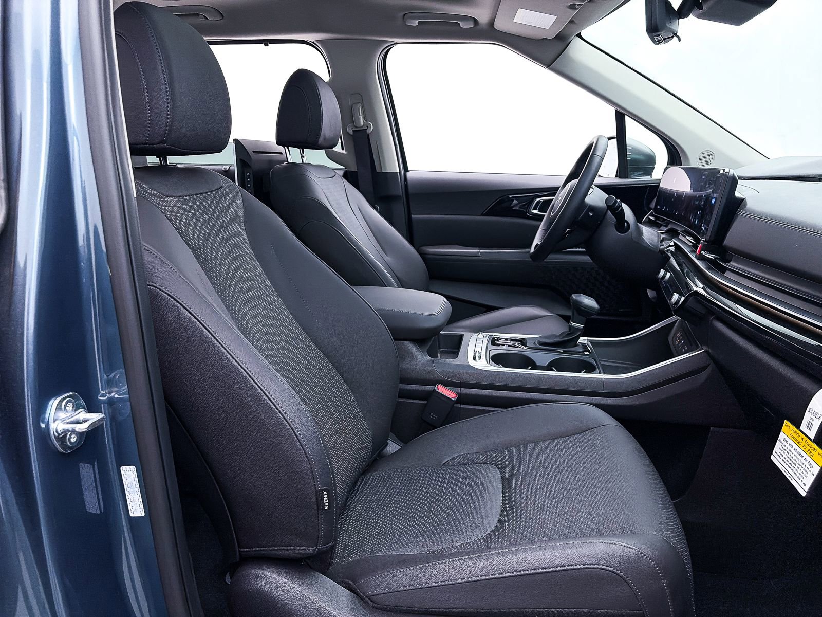 Used 2025 Kia Carnival image 43