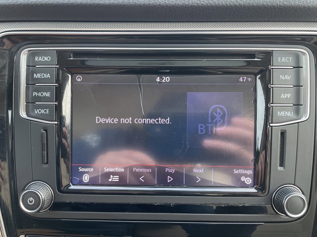 Used 2018 Volkswagen Passat 2.0T SE image 16